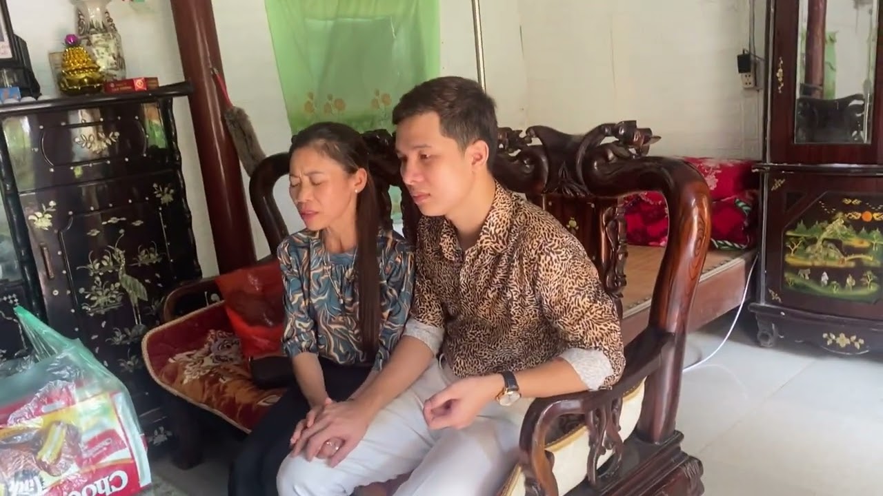 con trai dẫn  vợ sắp cưới  lớn hơn 20 tuổi về ra mắt mẹ k đồng ý