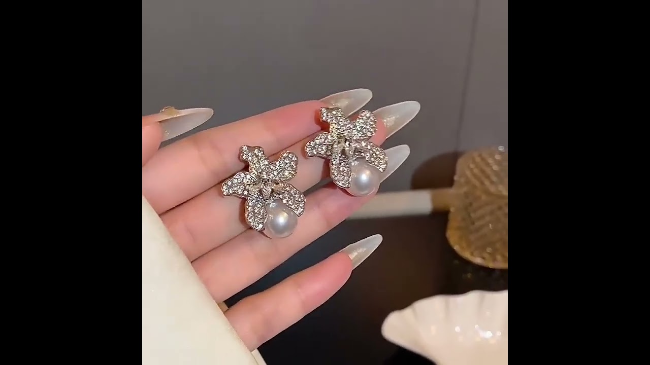 🌼 Full-Drill Pearl Flower Earrings ✨