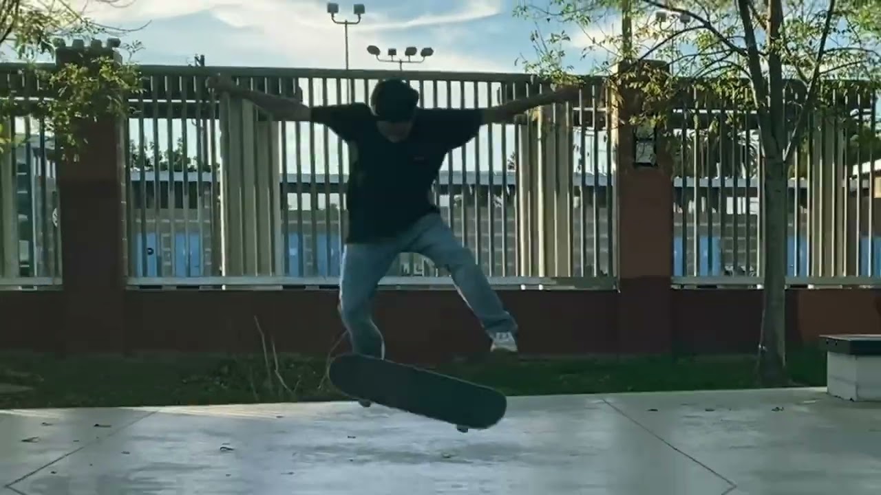 Skate board foot product promo - Online shipping