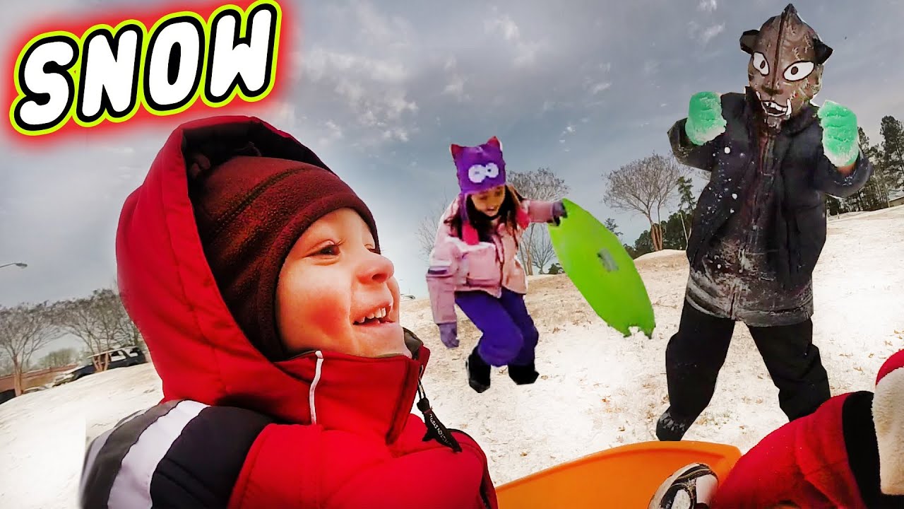 Snow Sledding w/ Wolves - Skylander Boy, Girl & Lightcore Chase Winter 2014 Fun - Snow Sledding w/ Wolves - Skylander Boy, Girl & Lightcore Chase Winter 2014 Fun