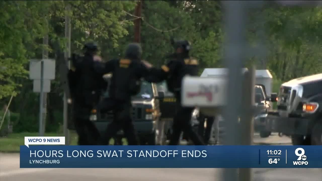 Hours-long SWAT standoff ends with man in custody - YouTube