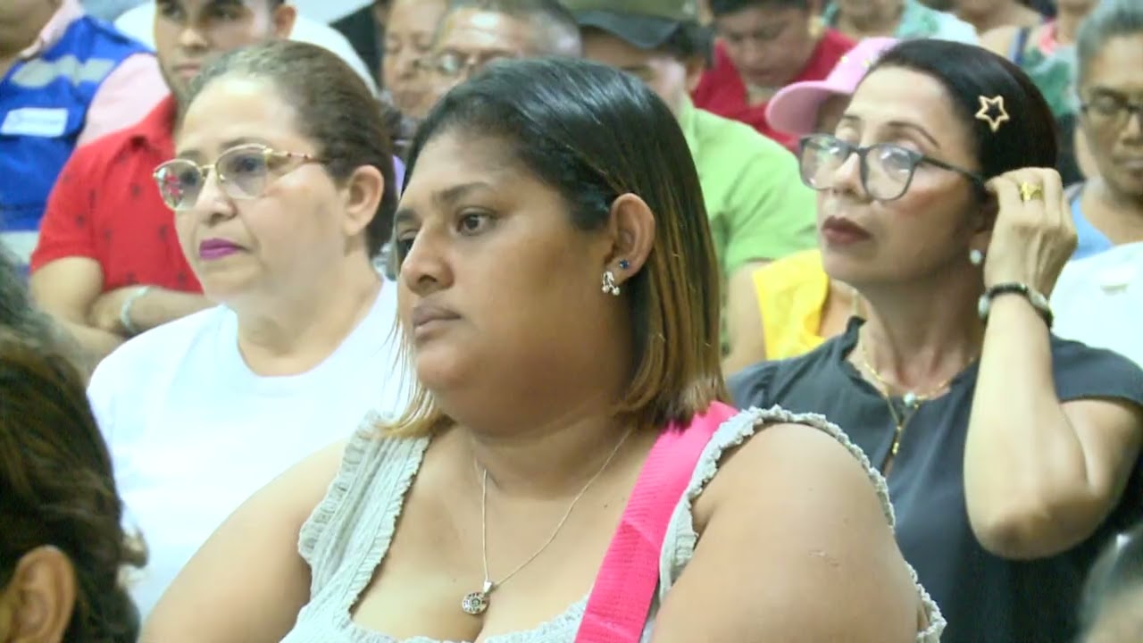 Entrega de Paquetes Navideños a secretarios Políticos de Barrio, Territoriales y Cuadros Históricos