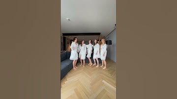 Thumbnail of 👰‍♀️𝑈𝑟𝑏𝑎𝑛 𝐺𝑒𝑡𝑡𝑖𝑛𝑔 𝑅𝑒𝑎𝑑𝑦 𝑖𝑛 𝑀𝑢𝑛𝑖𝑐ℎ🥨 #shorts #bride #wedding2023 #bridemaids #munich #trending