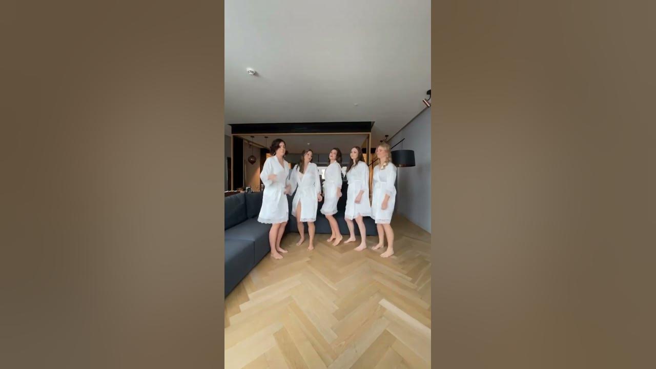 👰‍♀️𝑈𝑟𝑏𝑎𝑛 𝐺𝑒𝑡𝑡𝑖𝑛𝑔 𝑅𝑒𝑎𝑑𝑦 𝑖𝑛 𝑀𝑢𝑛𝑖𝑐ℎ🥨 #shorts #bride #wedding2023 #bridemaids #munich #trending