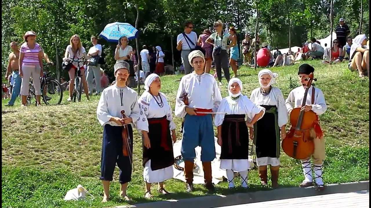 Песня гуляй хулиган. Фестиваль «Гуляй-город» 2022. Праздник Гуляй город в Чеховском районе. Гурт Гуляй город. Гуляй поле молоди фестиваль.