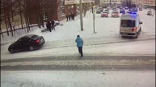 видео: Хибины.com: в Мончегорске мужчине стало плохо на улице картинка: Хибины.com: в Мончегорске мужчине стало плохо на улице