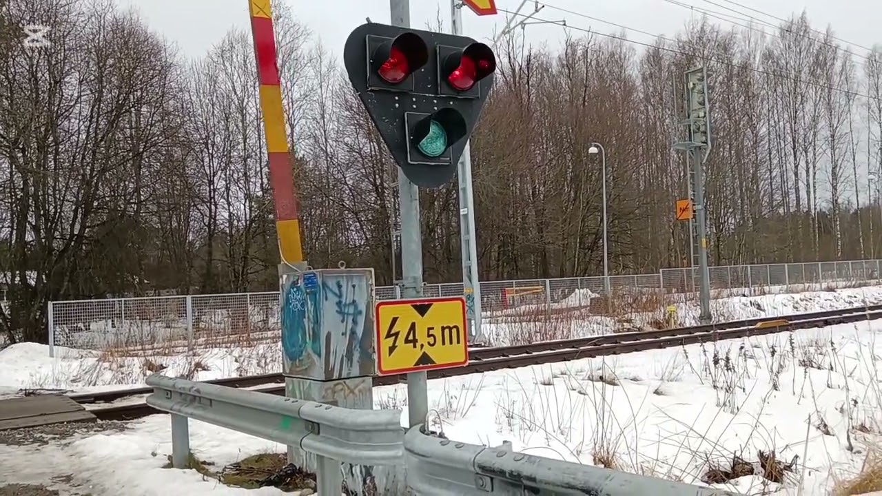 Sr1 3065 T3639 ohittaa nummelan kuoppanummen Tasoristeyksen. 