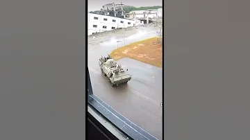 Ukraine shoulder throws a grenade in a tank￼