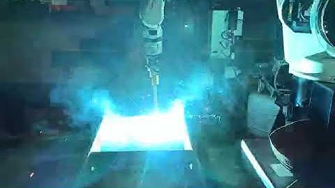 Laser sensor positioning before robot welding
