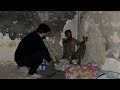 المغامر يعثر على رجل مسن في مكان مخيف و مرعب المغامر يعثر على رجل مسن في مكان مخيف و مرعب