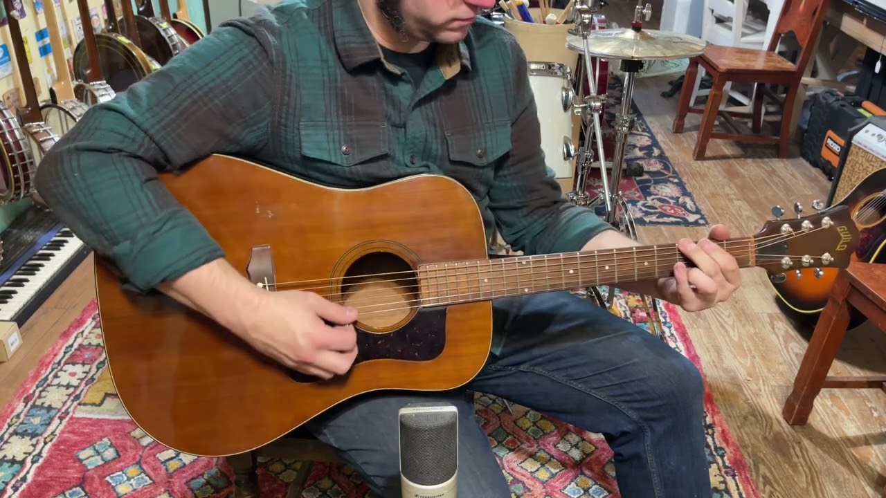 1980 Guild D25 dreadnought guitar - YouTube