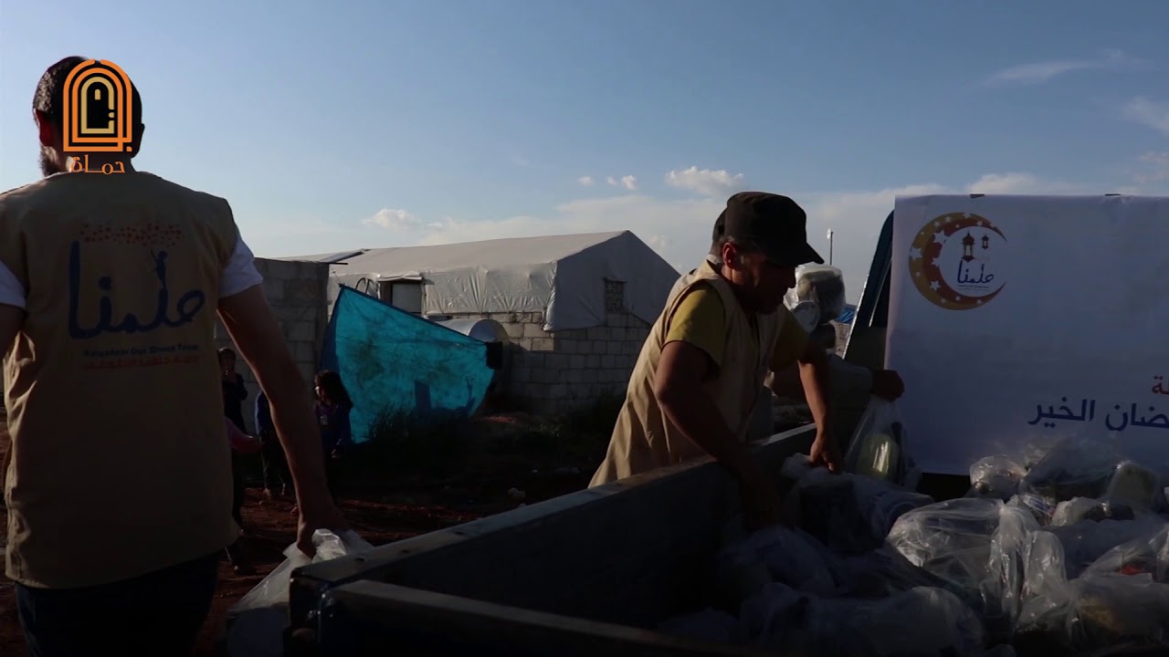 بوابة حماة || فريق حلمنا التطوعي يطلق حملة لتوزيع المواد الغذائية وسلل السحور لحوالي 500 عائلة