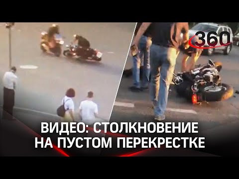 Два байкера столкнулись на пустом перекрёстке в Петербурге. Один едва не уехал в «вечный сезон»