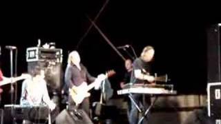 View Violent Femmes Live Performance of 'Gone Daddy Gone' in Sevilla