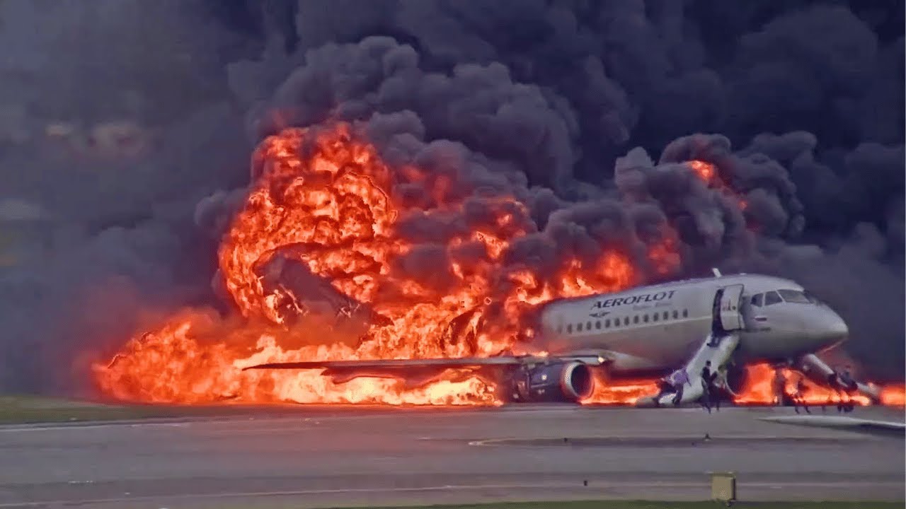 99 Shocking Plane Crashes and Mistakes Caught on Camera - YouTube