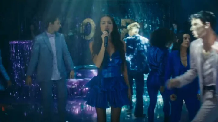 Olivia Rodrigo - traitor (live from SOUR prom)