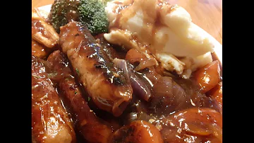 Bangers and mash, British pub classic