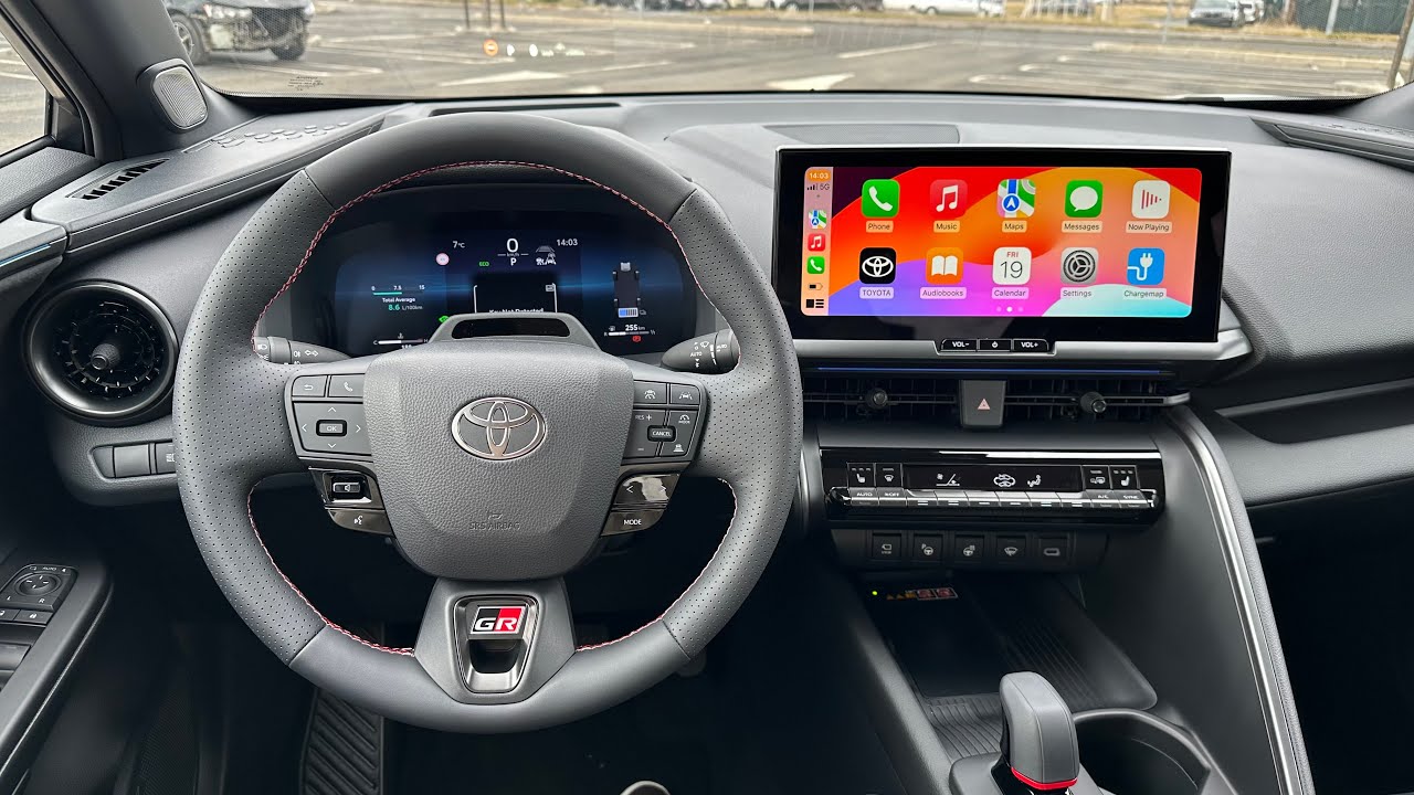 2024 Toyota C-HR Apple CarPlay Review - YouTube