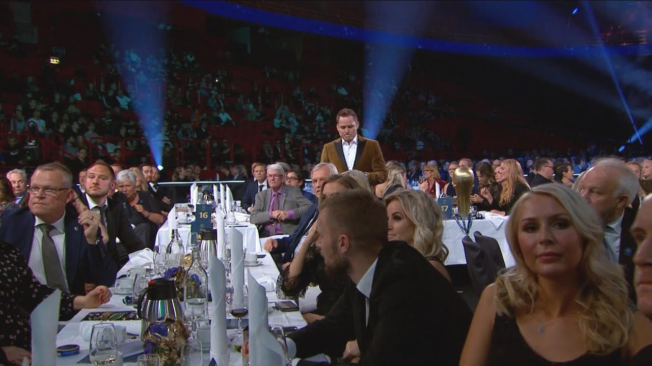 Här lurar Henrik Schyffert landslagsspelarna på Fotbollsgalan - TV4 Sport