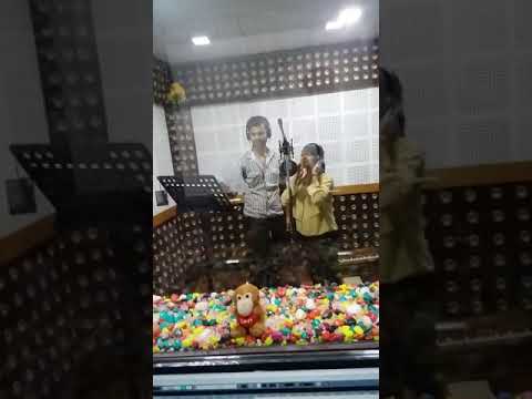 naino-ne-tujhe-dekha-live-recording-bollywood-song-2018---khushbu-tiwari-kt-&-goldi-superhit-song