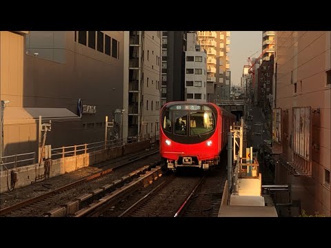 東京メトロ2000系2006編成が到着するシーン