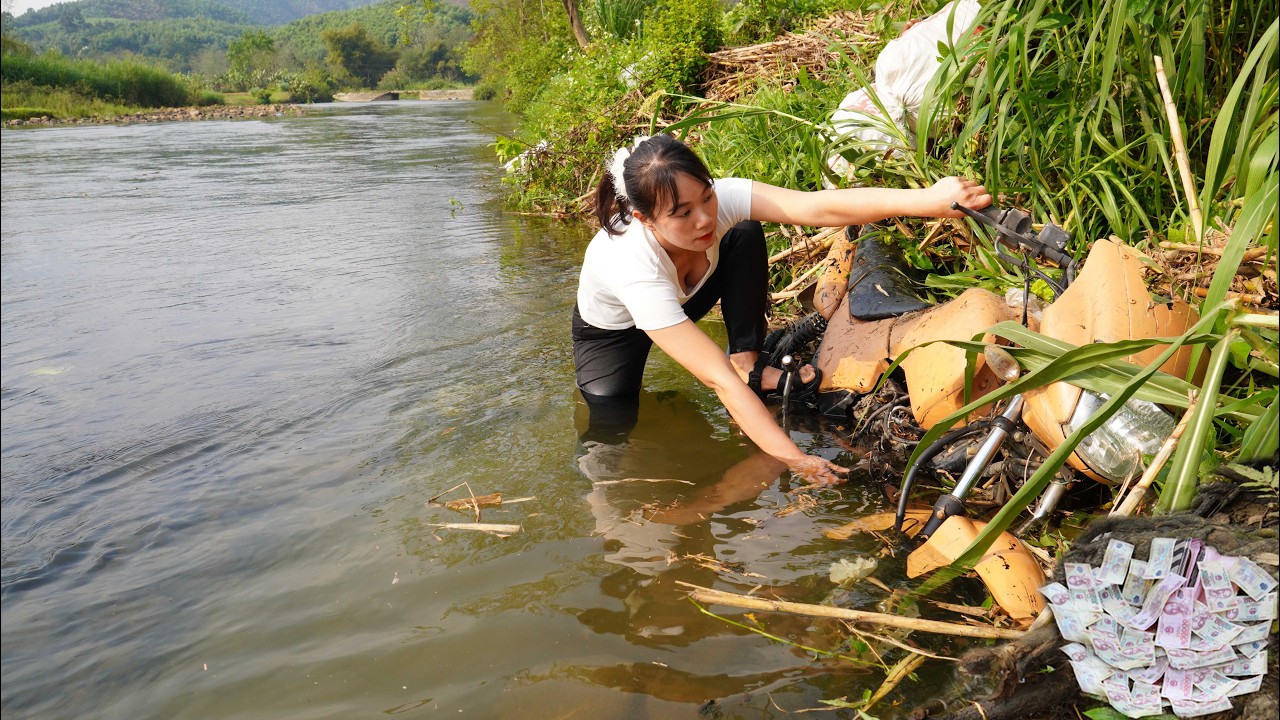 Poor Girl Picks Up Scrap | Girl Found Large Sum of Money and an Antique Motorcycle By the Riverbank.