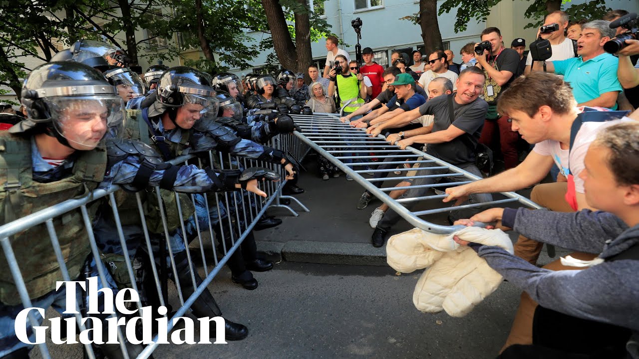 Video till Polisen i Moskva grep 1 000 demonstranter