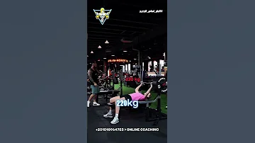 البنت الي ورا دي هتعمل حاجه خارقة 