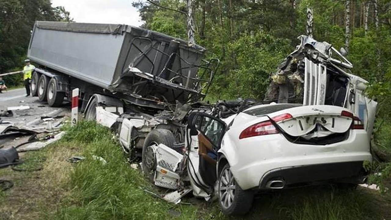 Latest Car Accident of Jaguar XF Road Crash Compilation Traffic