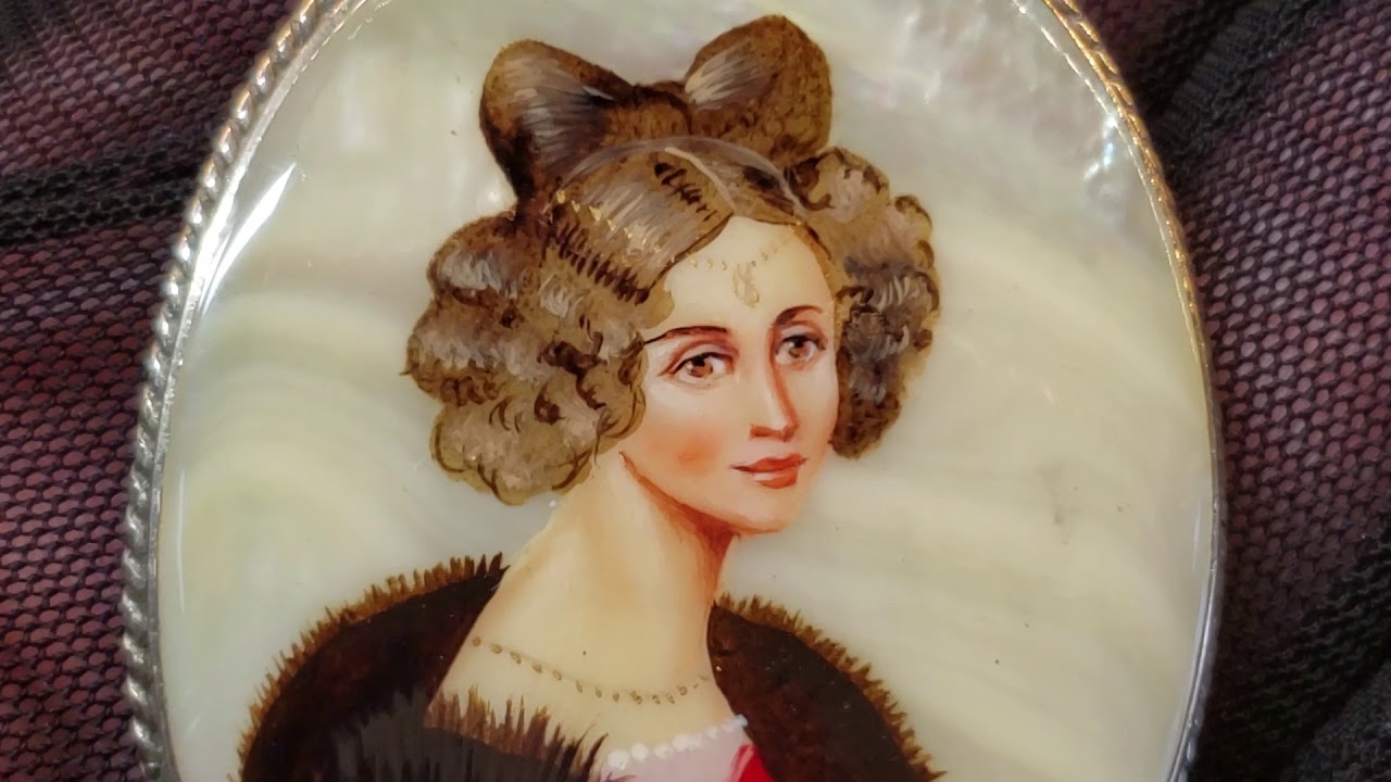 Broche Miniature Laquée Sur Nacre - Style Fedoskino Russie (portrait Femme) - Neuf Emballé Cadeau