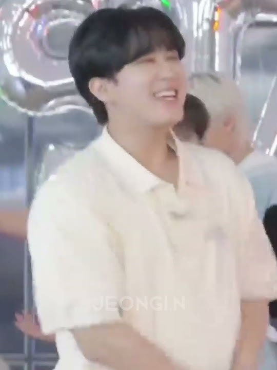 I.N's deep voice 🤯 #skz #straykids #jeongin #changbin