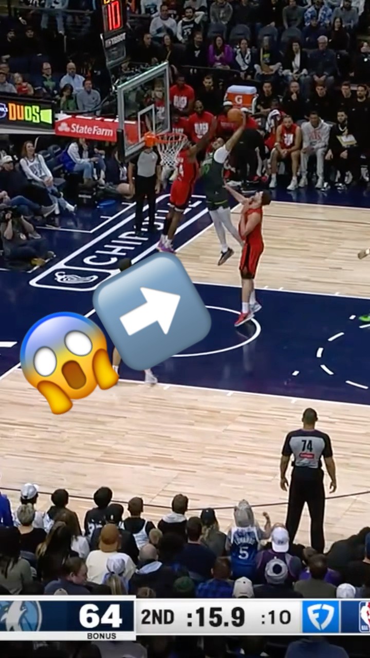 Terrence Shannon Jr goes baseline for the slam!