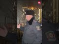 Патрульная милиция сняла с забора электронного щита потерянные госномера