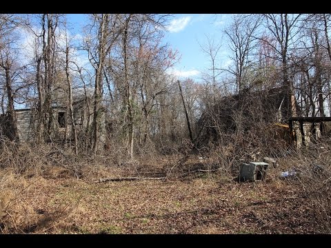 Haunted Barn - Exploring an old abandoned Farmstead - YouTube