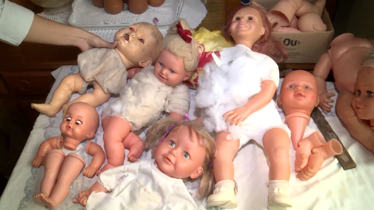 Aposentada reforma bonecas para doar para crianças carentes em Sarandi