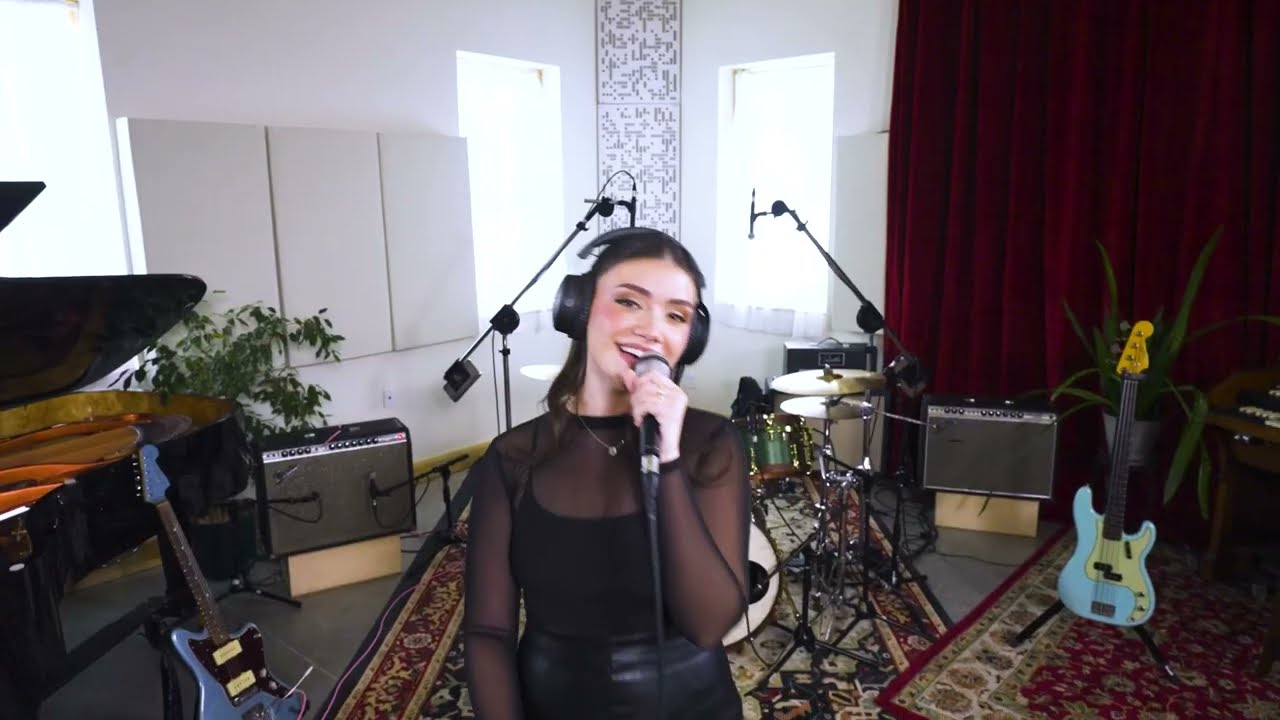 YouTubeでGina Miles - Hypnotized (Performance Video)を視聴 YouTubeでGina Miles - Hypnotized (Performance Video)を視聴