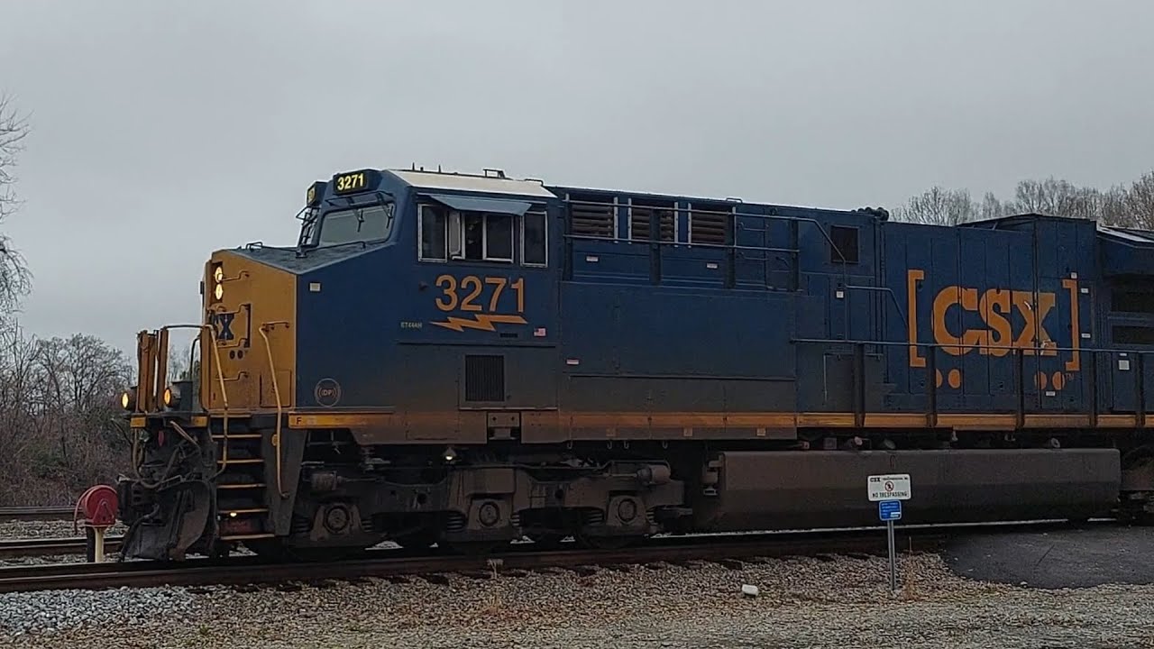 CSX E904 headed southbound in Monroe NC with CSXT 3271 in the lead 2/26 ...
