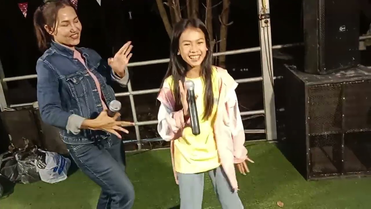 น้องธิดาลาวประชันหมอลำรุ่นแม่