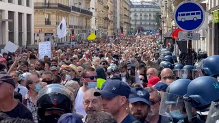 Manifestation contre le pass sanitaire : des dizaines de milliers de personnes à nouveau dans les