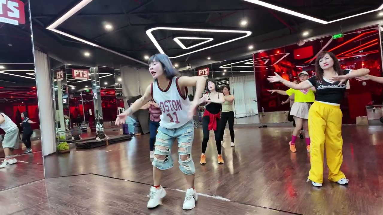 [ 10 PHÚT ] Bài Tập Giảm Cân Tại Nhà Chuẩn Bị Đón Tết 2026