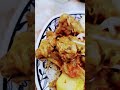 bandeja con ternera arroz ensalada papa y plátano