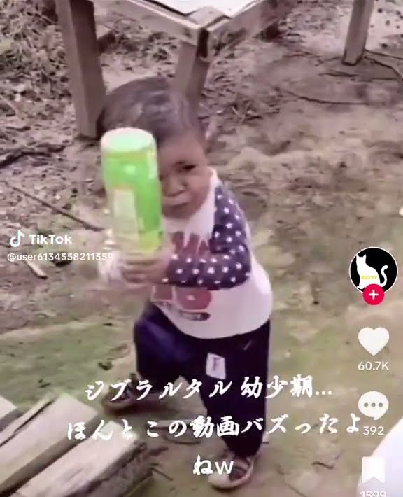 👶:Jangan mendekat! saya swswsw sudah mandi. Aaaaa!!!! 😂🤣