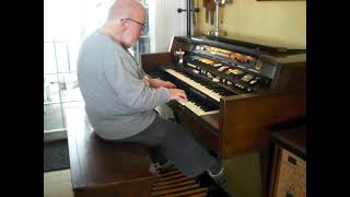 Mike Reed plays &quot;How can You mend a Broken Heart?&quot; on his Hammond Organ