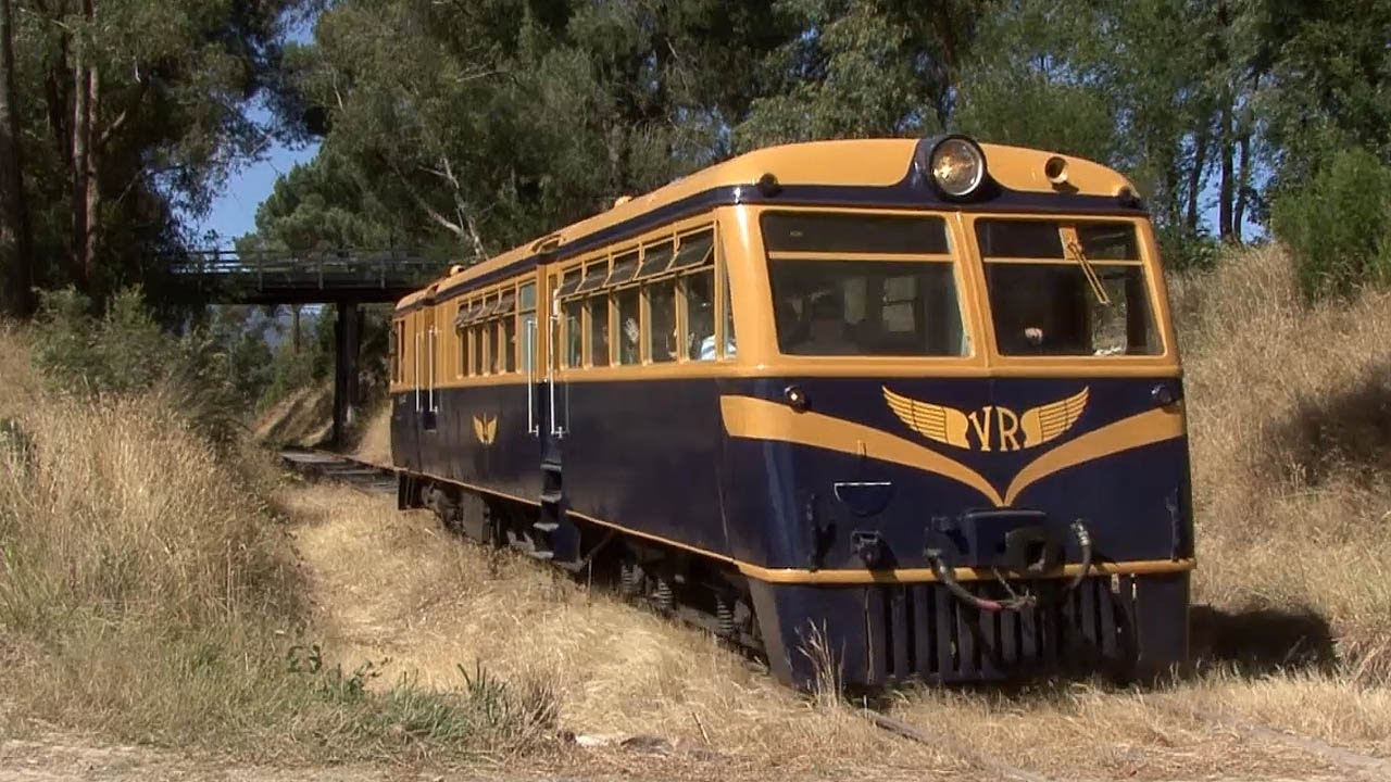 electromotive tec3r Walker Railmotor in the Yarra Valley: Australian Trains