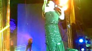 gala contra el cancer 2010 - isabel pantoja se cae :S