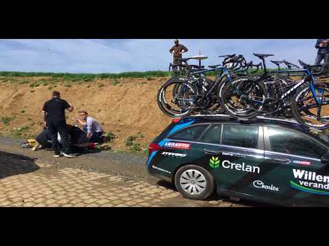 Paris-Roubaix : Michael Goolaerts gravement blessé après une chute sur le secteur pavé de Briastre