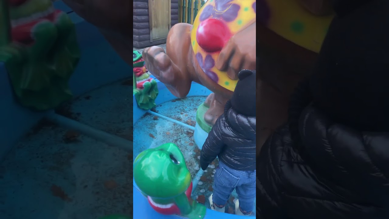 Искупаться в фонтане осенью - это по нашему😂 