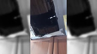 Жильцы дома в Волгограде созерцают рухнувший потолок в квартире Жильцы дома в Волгограде созерцают рухнувший потолок в квартире