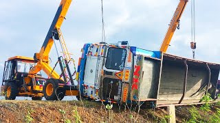 Tata 18 Tyre Truck Accident At National Highway Rescued By Ace Hydra And Escort Hydra