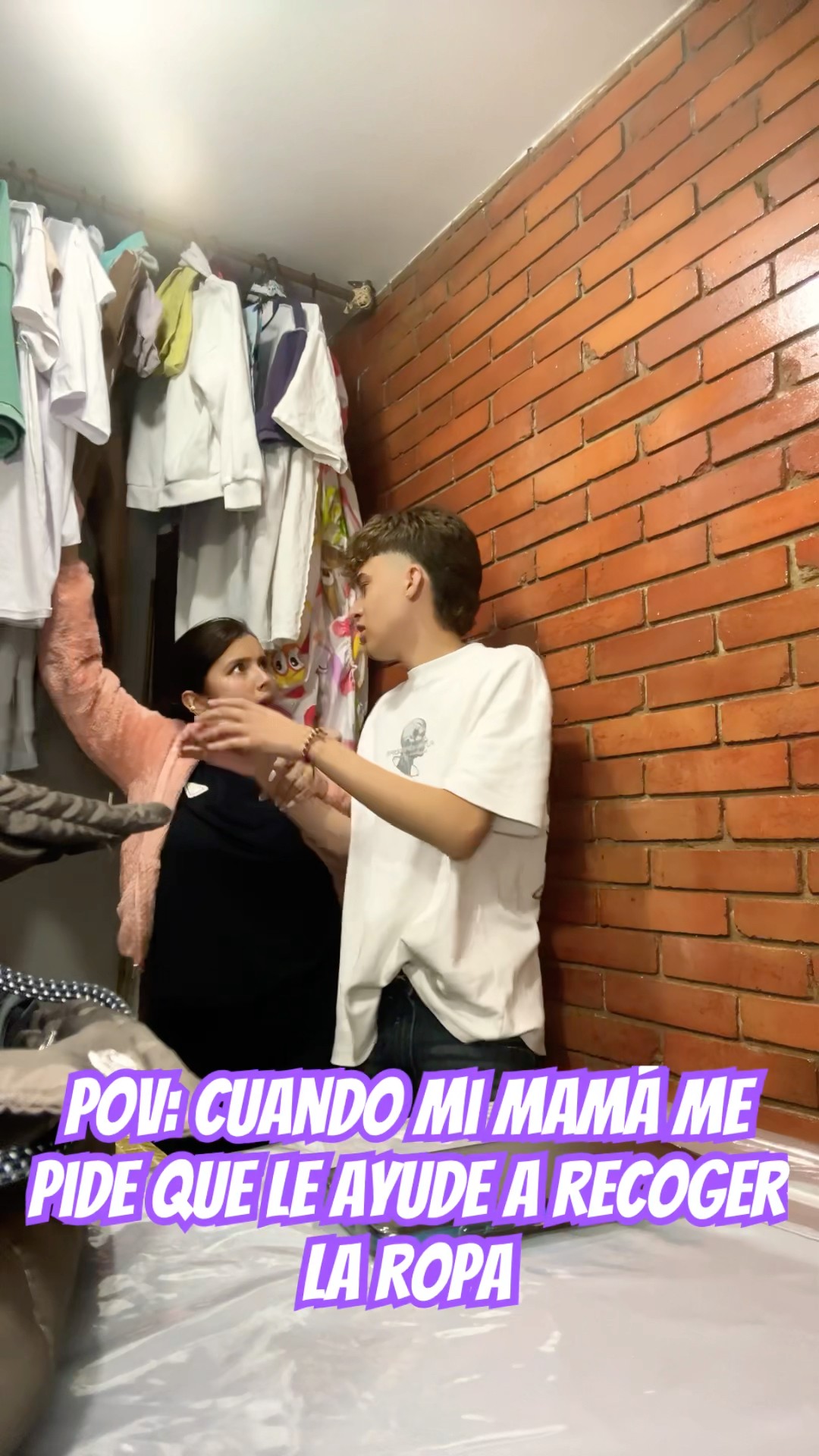 Pov: cc mi mamá me pide que le ayude a recoger la ropa ?#humor #fypシ゚ #comedia #shortviral